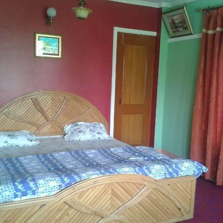 Asif Guest House Сринагар Номер фото